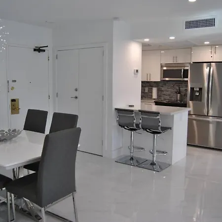 Luxury Beachfront 3 Bedroom Miami Beach Condo,